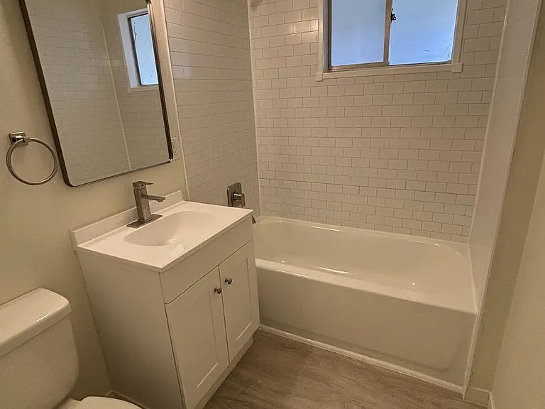 4091 Greenwood Rd #1 — Photo 2