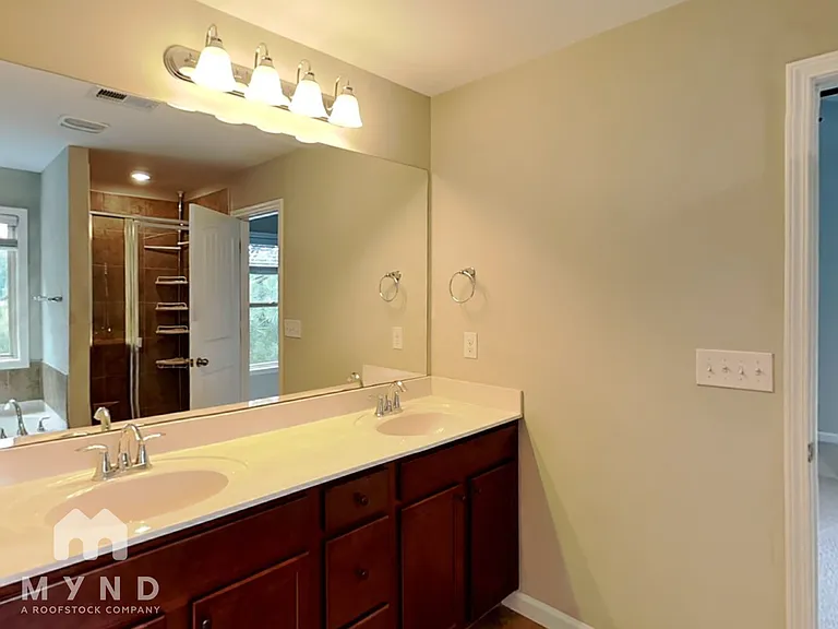 541 Lanier Ct — Photo 13