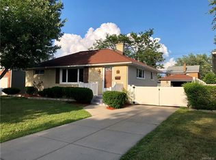 21 Margaret Rd, Amherst, NY 14226