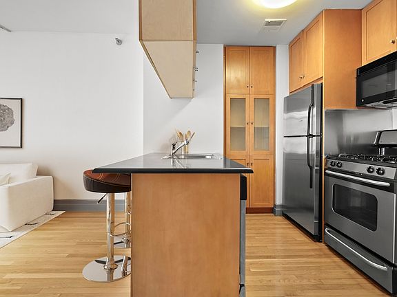 3rd image of 125 Court St APT 4NN