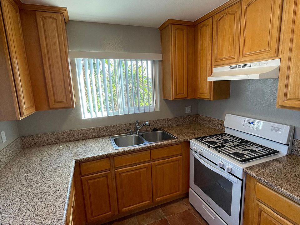 1st image of 515 W Lexington Dr #3