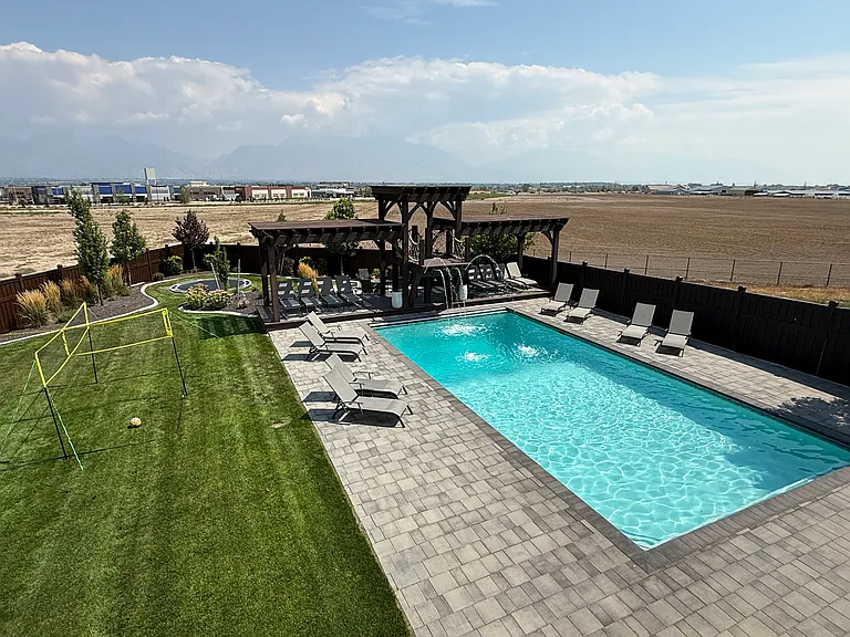 592 N Hills Ct — Photo 8