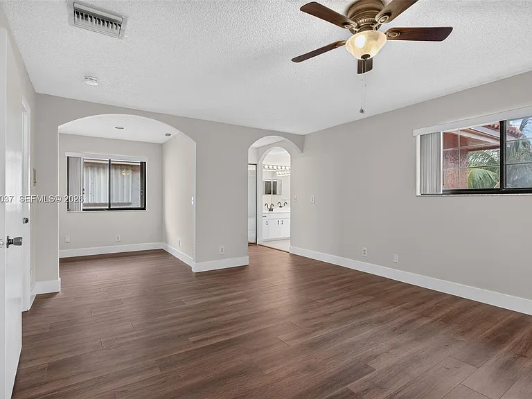 587 NW 38th Ave — Photo 15
