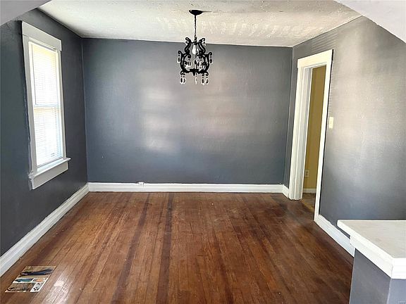4th image of 2814 Wheaton Ave