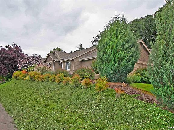 2nd image of 3001 Acorn Ct