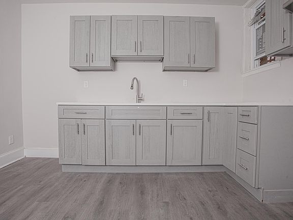 4th image of 906 W Seltzer St #1