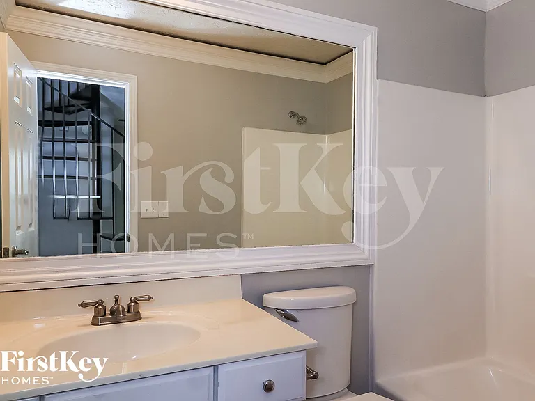 680 Crossbridge Aly — Photo 14