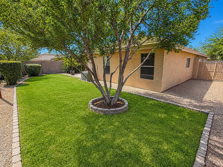 465 W Midland Ln — Photo 26