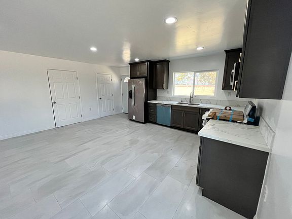 5th image of 1474 Peach Ave
