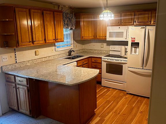 4th image of 49 Oakridge Drive