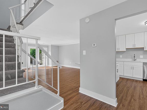 4th image of 7501 Blanford Ct