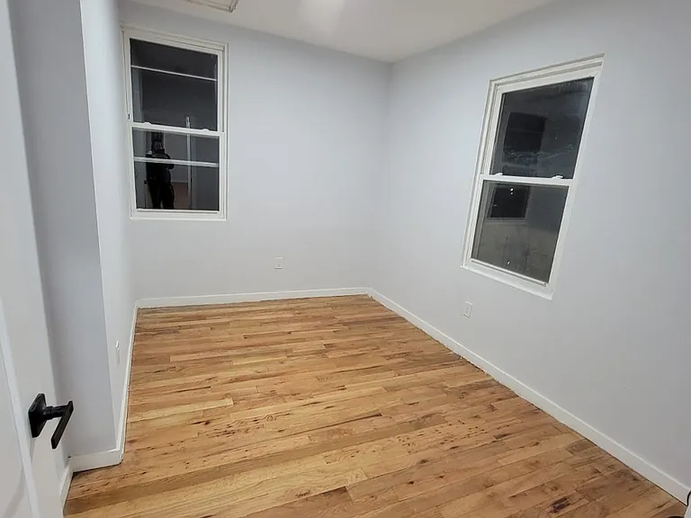 379 S 20th St #B — Photo 4