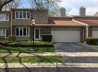 21 Pebblewood Trl, Naperville, IL 60563