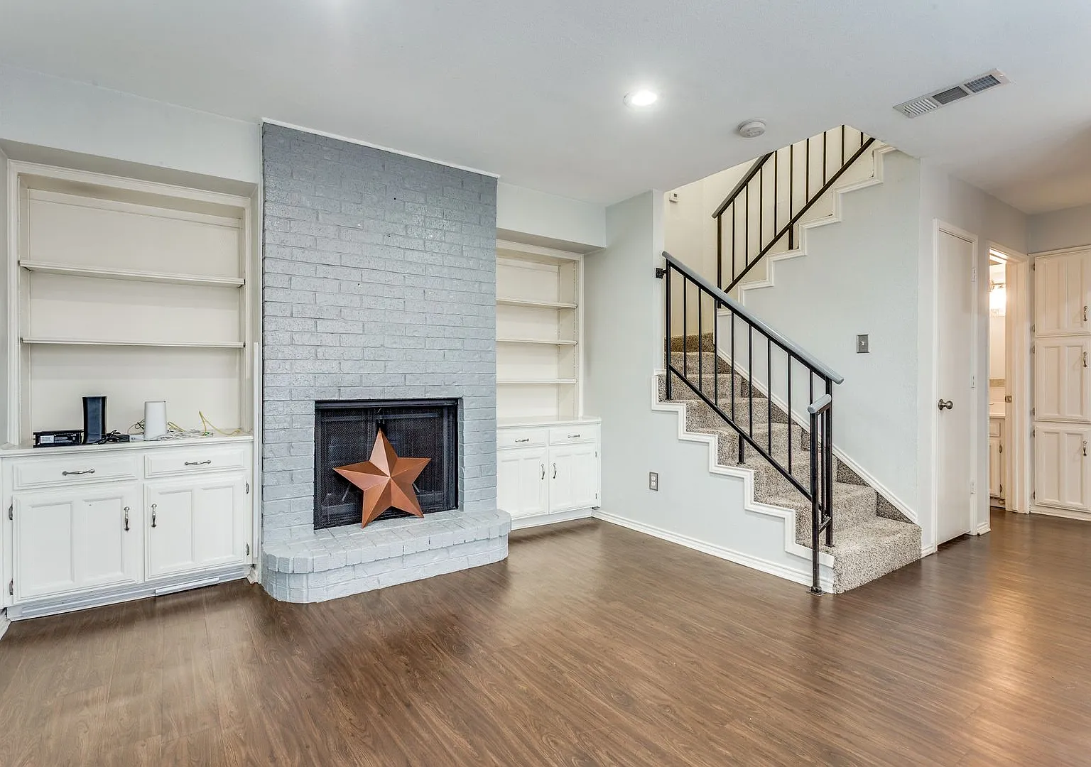 Modern 2-Bedroom Home for Rent Near DFW Airport — Photo 3