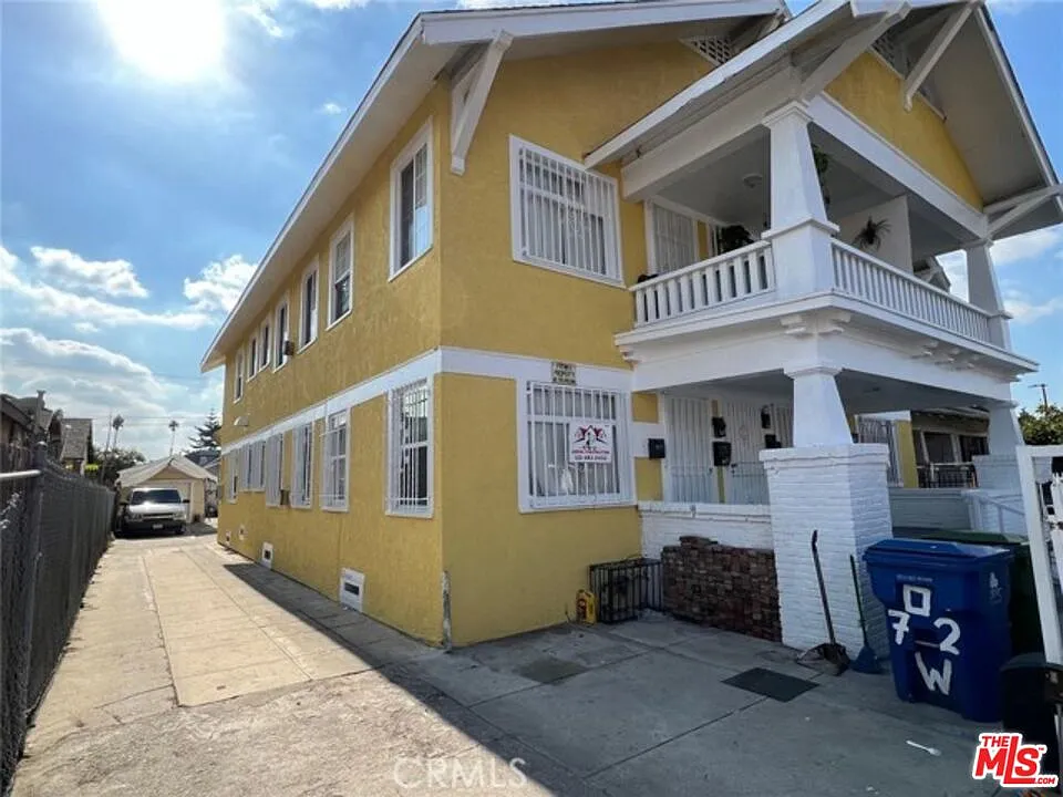 2 bed, 1.0 bath, 950 sqft, $2,295 — Photo 3