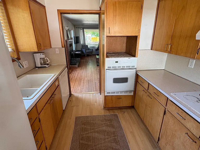 Cottage Ave — Photo 2