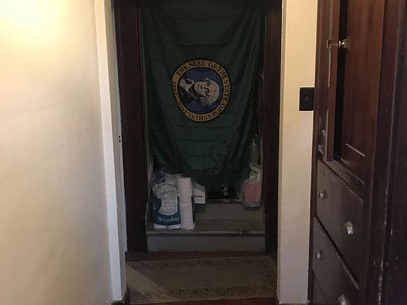 4th image of 511 1/2 Lewis St #6060205