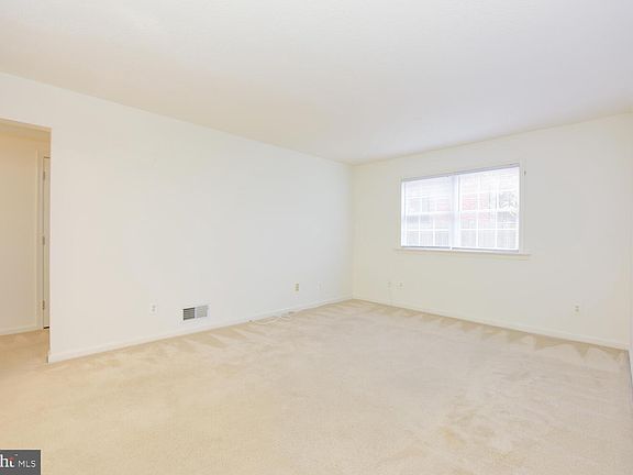 4th image of 415 N West St APT 1