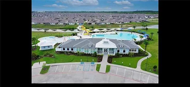 408 Lakeshore Vlg E — Photo 24