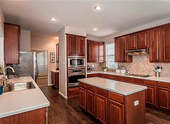 5th image of 2848 Marshall Dr