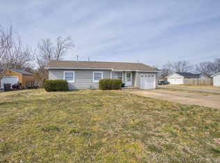 243 NE Elmhurst Ave, Bartlesville, OK 74006
