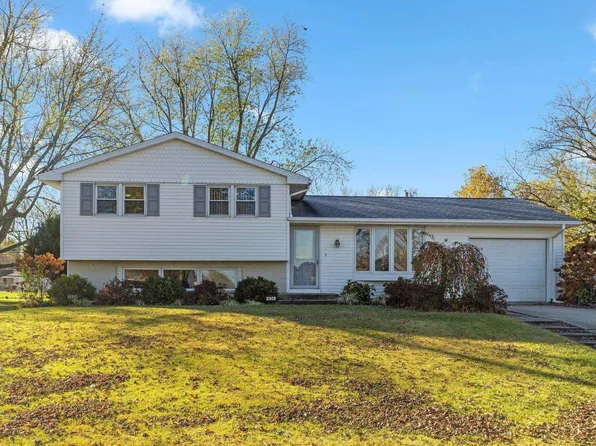 1404 Scots Ln, New Haven, IN 46774