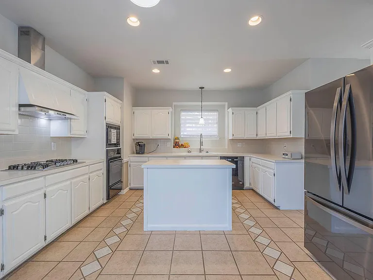 2705 Trophy Dr — Photo 9