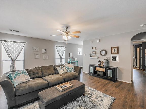 3rd image of 10937 Colonial Heights Ln
