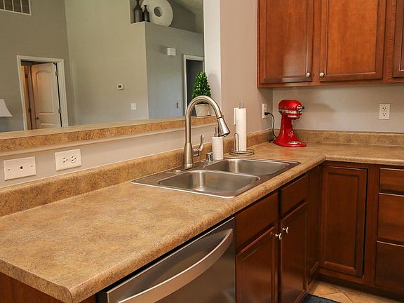 4th image of 516 Camden Cir