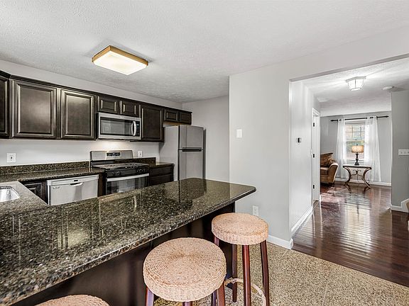2nd image of 27 Glastonbury Drive