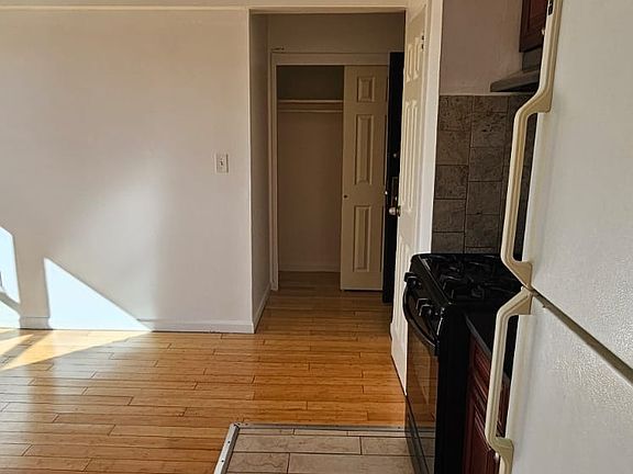3rd image of 109 Bruce Ave #7C