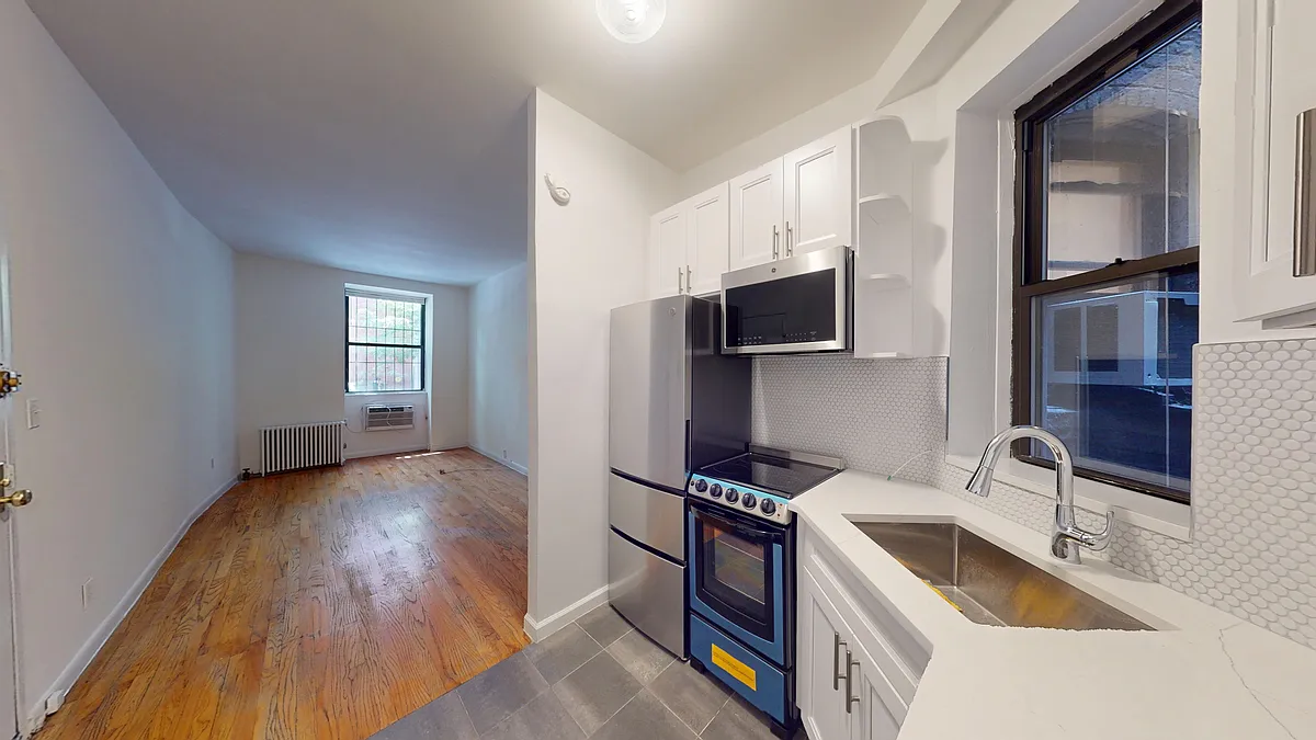 Building Photo - 335 E 92nd St #1D