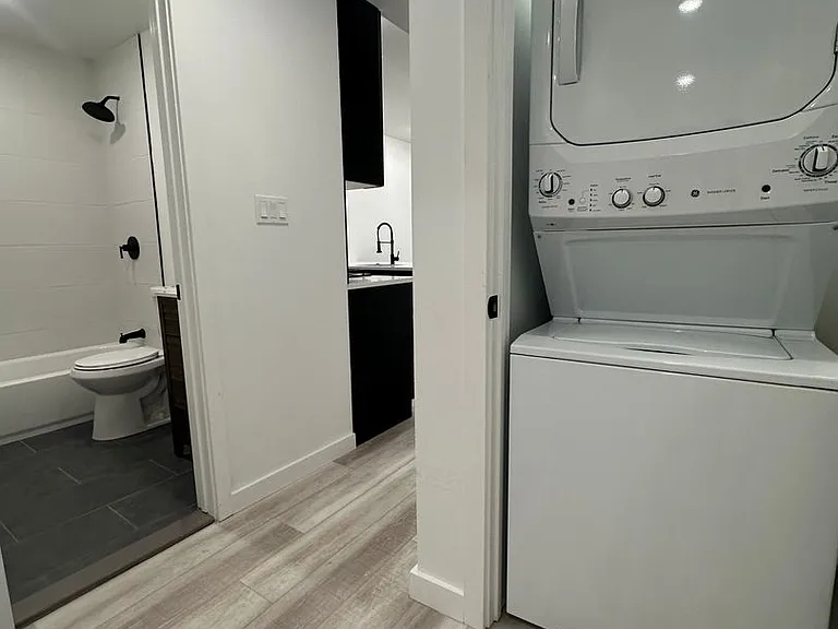 129 S 51st St #2F — Photo 17