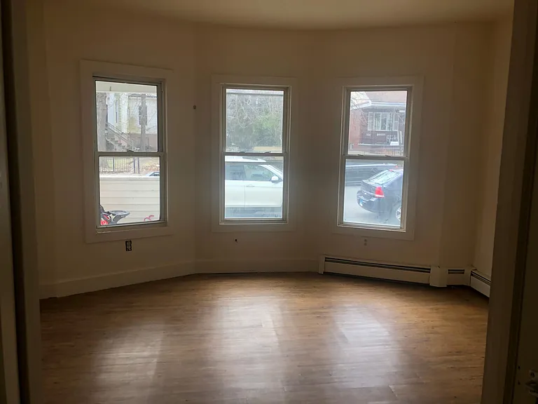 195 Caroline St #1R — Photo 6