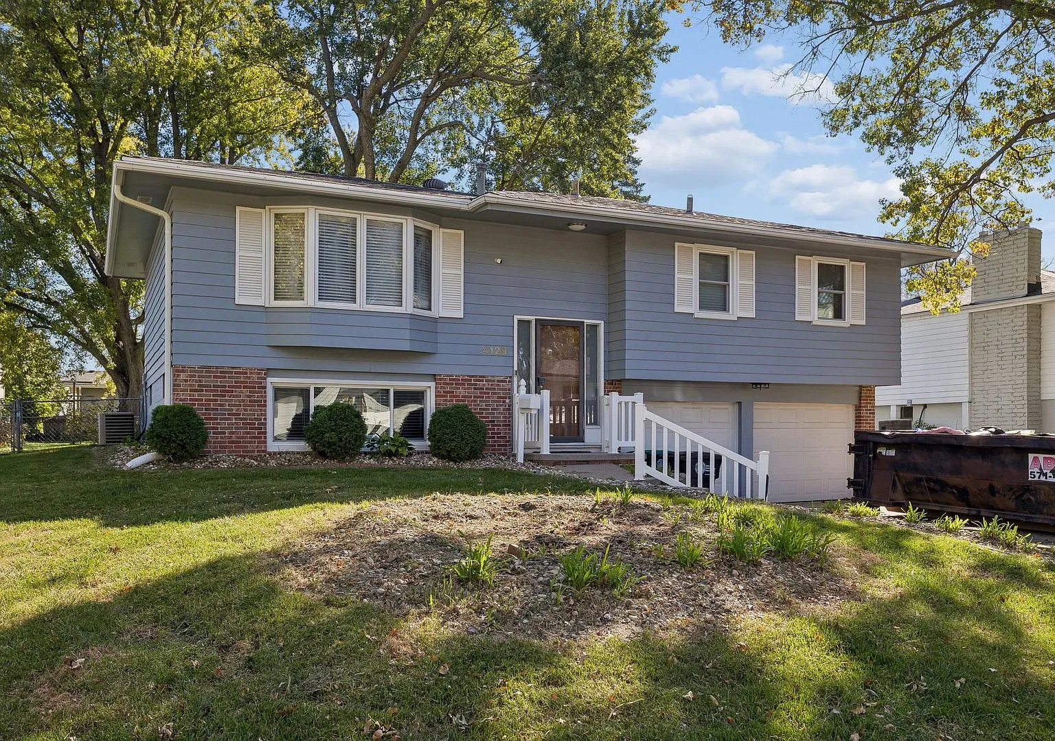 $2,000/month | 3 Bedrooms | 1.5 Baths | 2-Car Garage | Pet Friendly — Photo 4