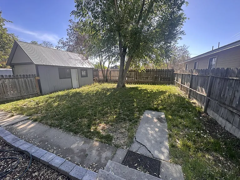 115 Hall St — Photo 11