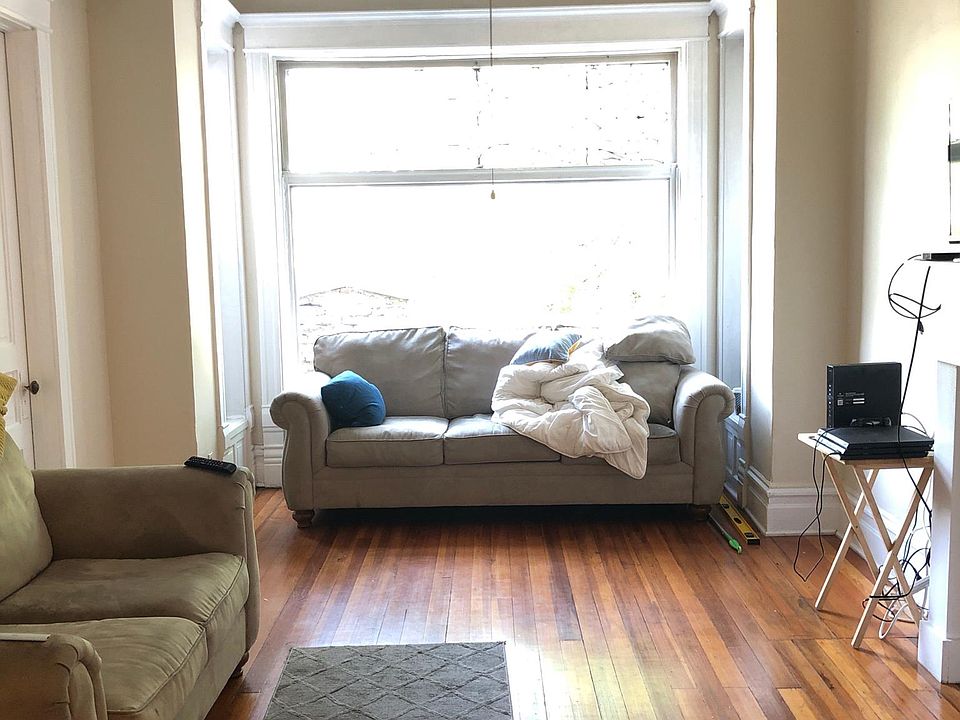 1st image of 723 W Wrightwood Ave