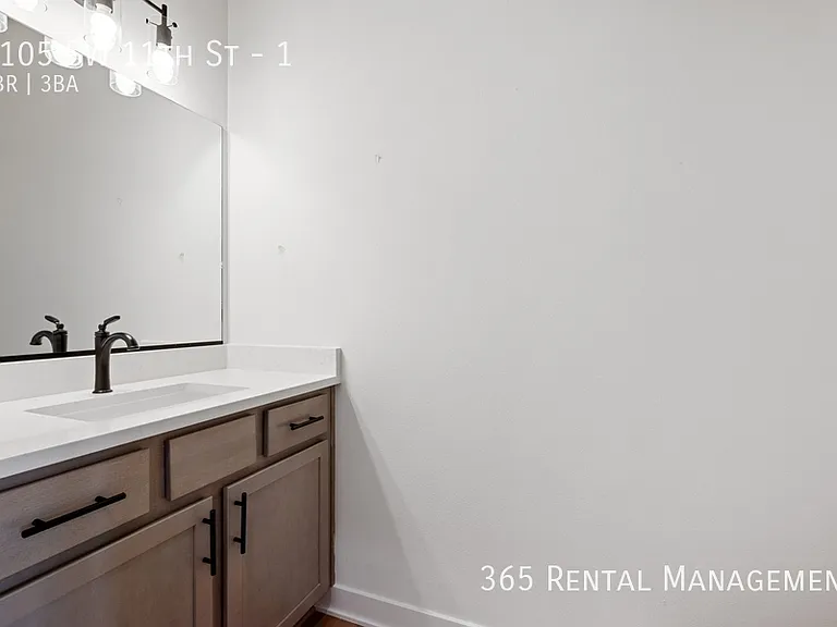 1105 SW 11th St #1 — Photo 23