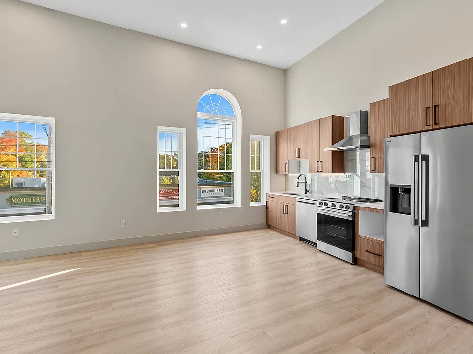 521-529 Franklin St #208