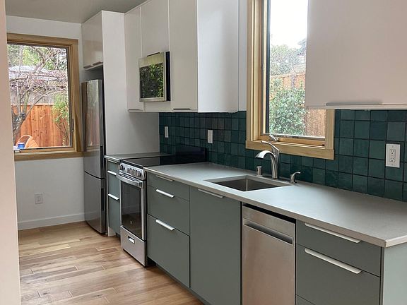 3rd image of 2050A Harvard St