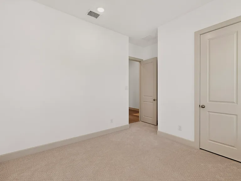 4013 Chastetree Ln — Photo 34