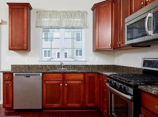 42900 Pamplin Ter, Chantilly, VA 20152