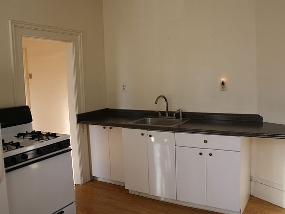 3rd image of 25 Pearl Street # Fl 2nd