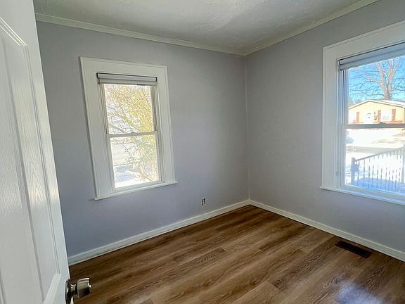 4th image of 470 Wordsworth St