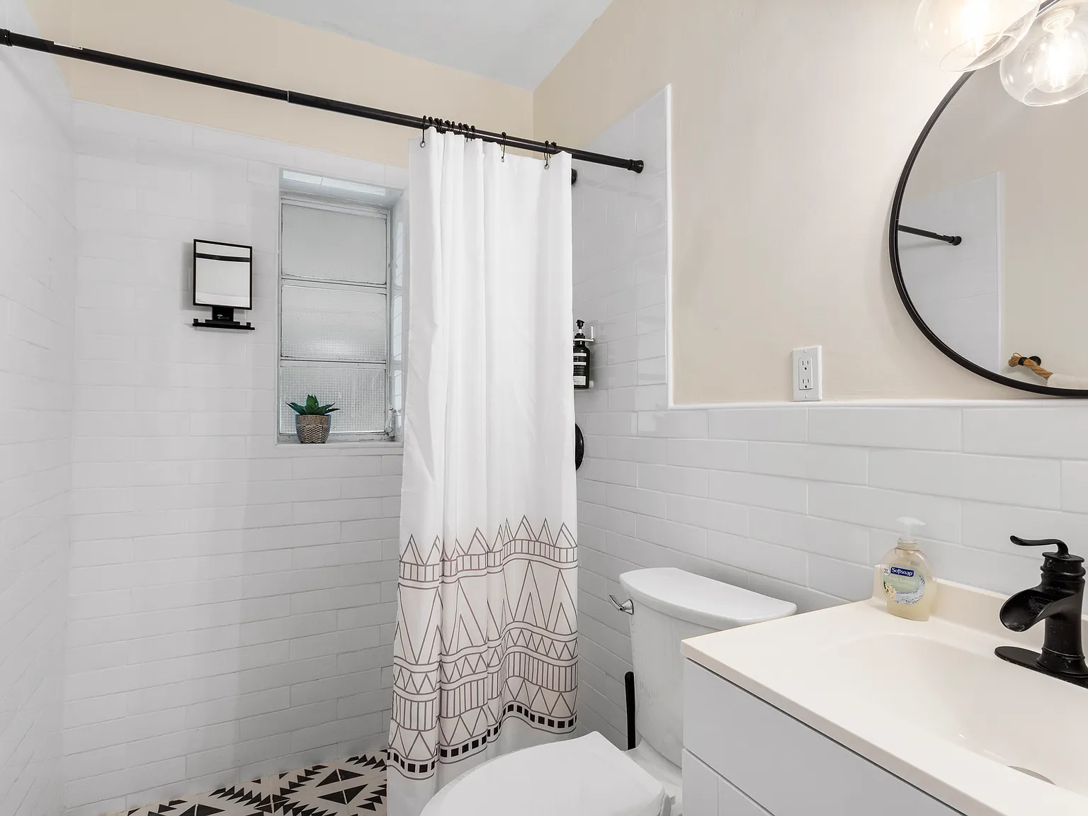 3 bed, 1000 sqft, $2,600 — Photo 4