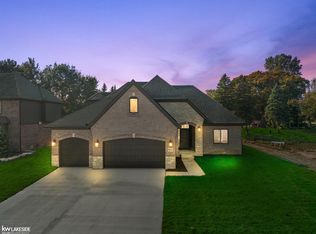 52861 Royal Park Ave, Shelby Township, MI 48315
