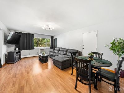 20 Lake Ave APT 2B, East Brunswick, NJ, 08816
