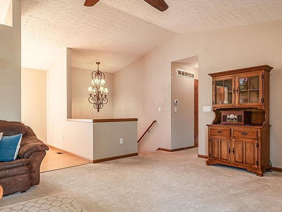 3rd image of 913 Lateglow Ct
