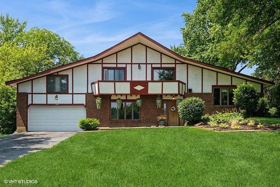 1st image of 8N530 Gingerwood Ln