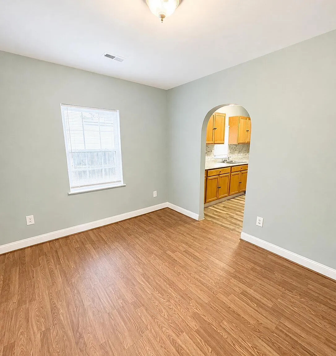 5 bed, 2.5 bath, 1904 sqft, $1,800 — Photo 4
